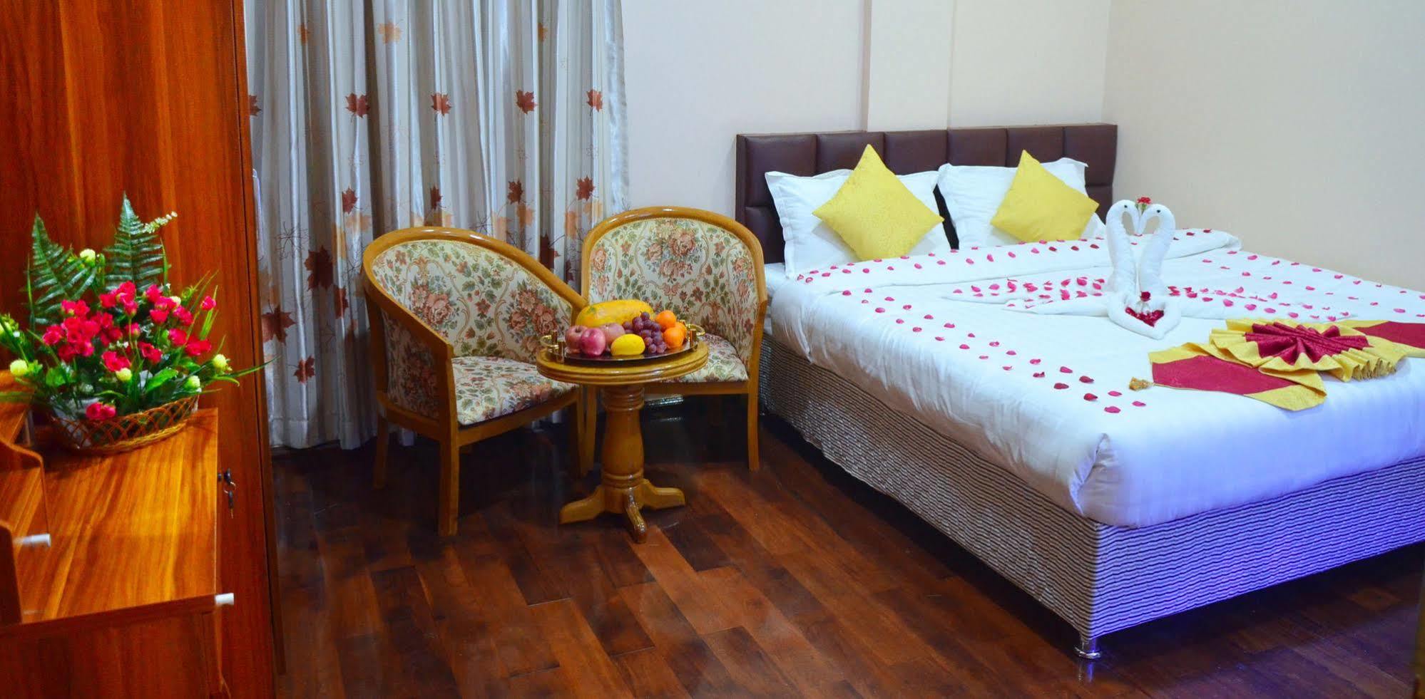 מנדלאי Golden City Light Hotel מראה חיצוני תמונה